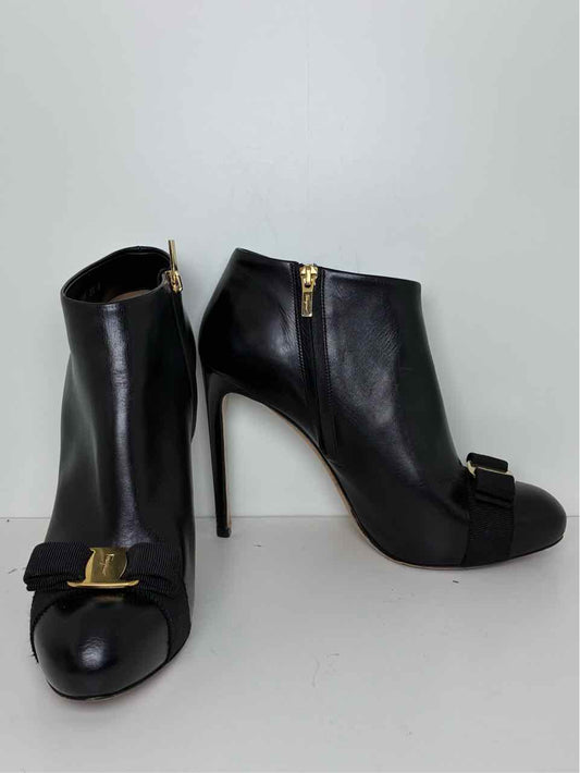Ferragamo Size 9.5 Black Leather Ankle Boots w/ Vara Bow and Gold Buckle