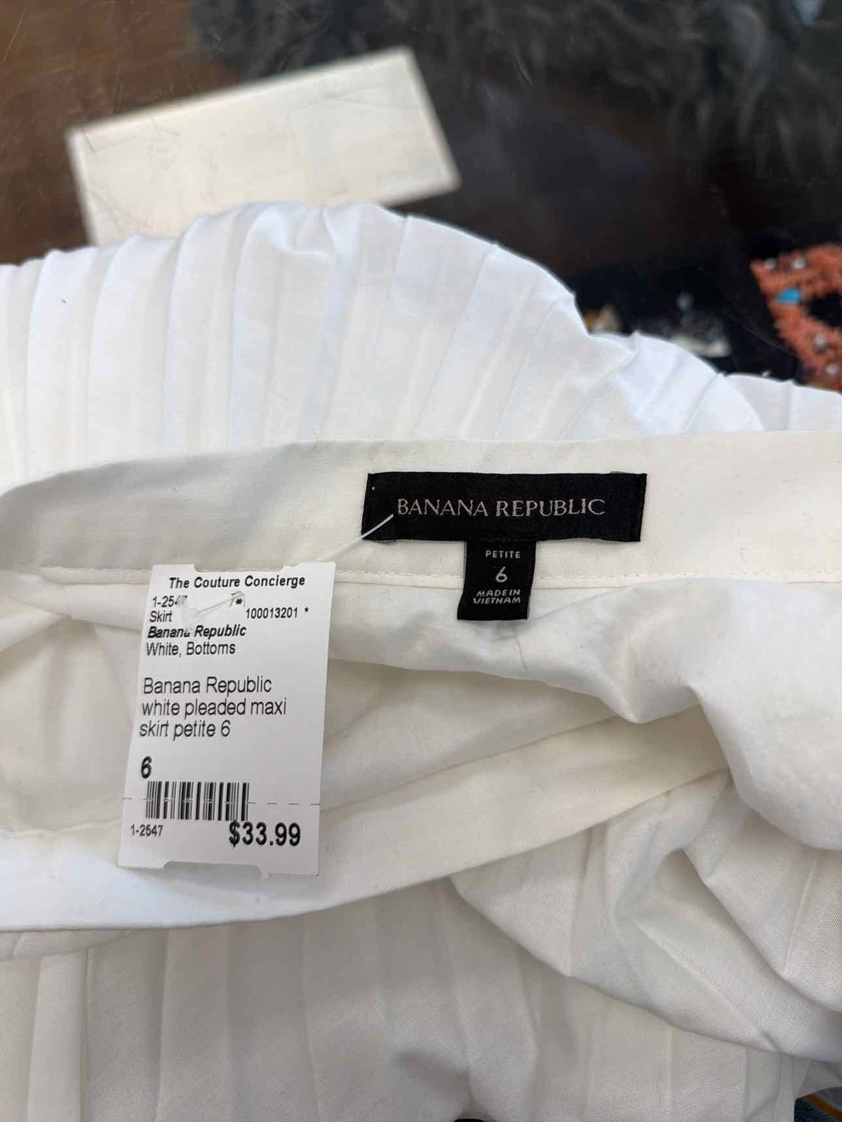 Banana Republic white pleaded skirt