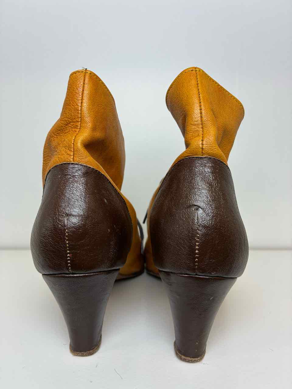 No Brand Size 9 Mustard Yellow and Brown Leather Lace-Up Ankle Boots