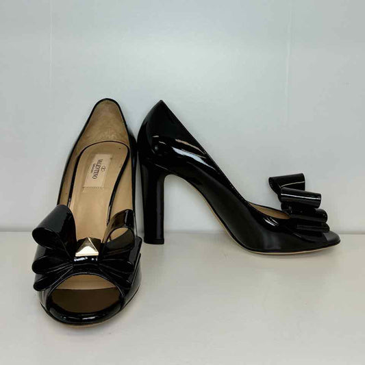 Valentino black patten leather heels w/ bow 39.5/ 9