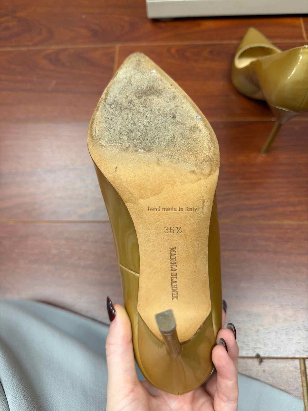 6 Manolo Blahnik Pumps