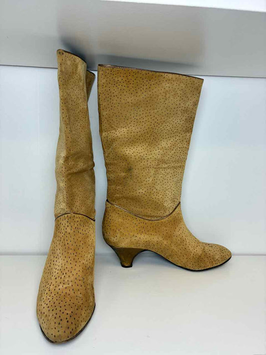 la marca Size 39 Tan Suede Mid-Calf Boots w/ Polka Dot Design and Gold Heels