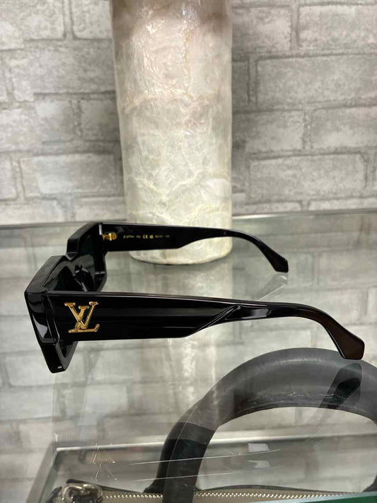Louis Vuitton LV Clash Square Sunglasses Black/Gold