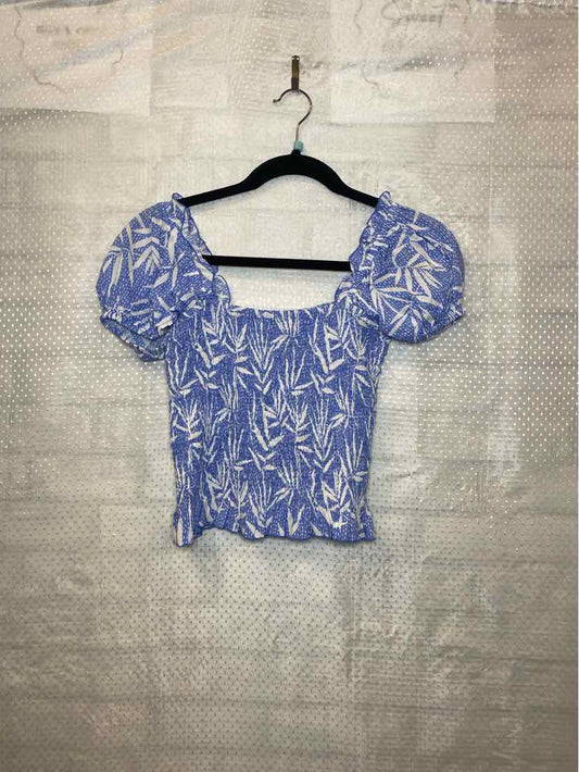 Skemo blue and white puffed sleeve top S