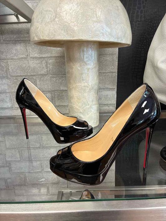 Christian Louboutin Black Leather Shoe Size 6.5 Pumps