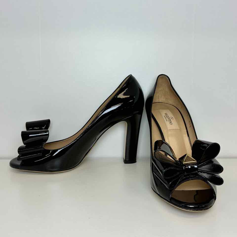Valentino black patten leather heels w/ bow 39.5/ 9