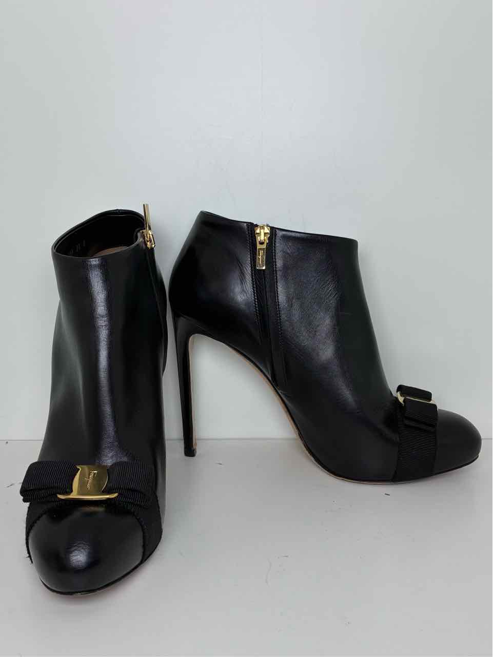 Ferragamo Size 9.5 Black Leather Ankle Boots w/ Vara Bow and Gold Buckle