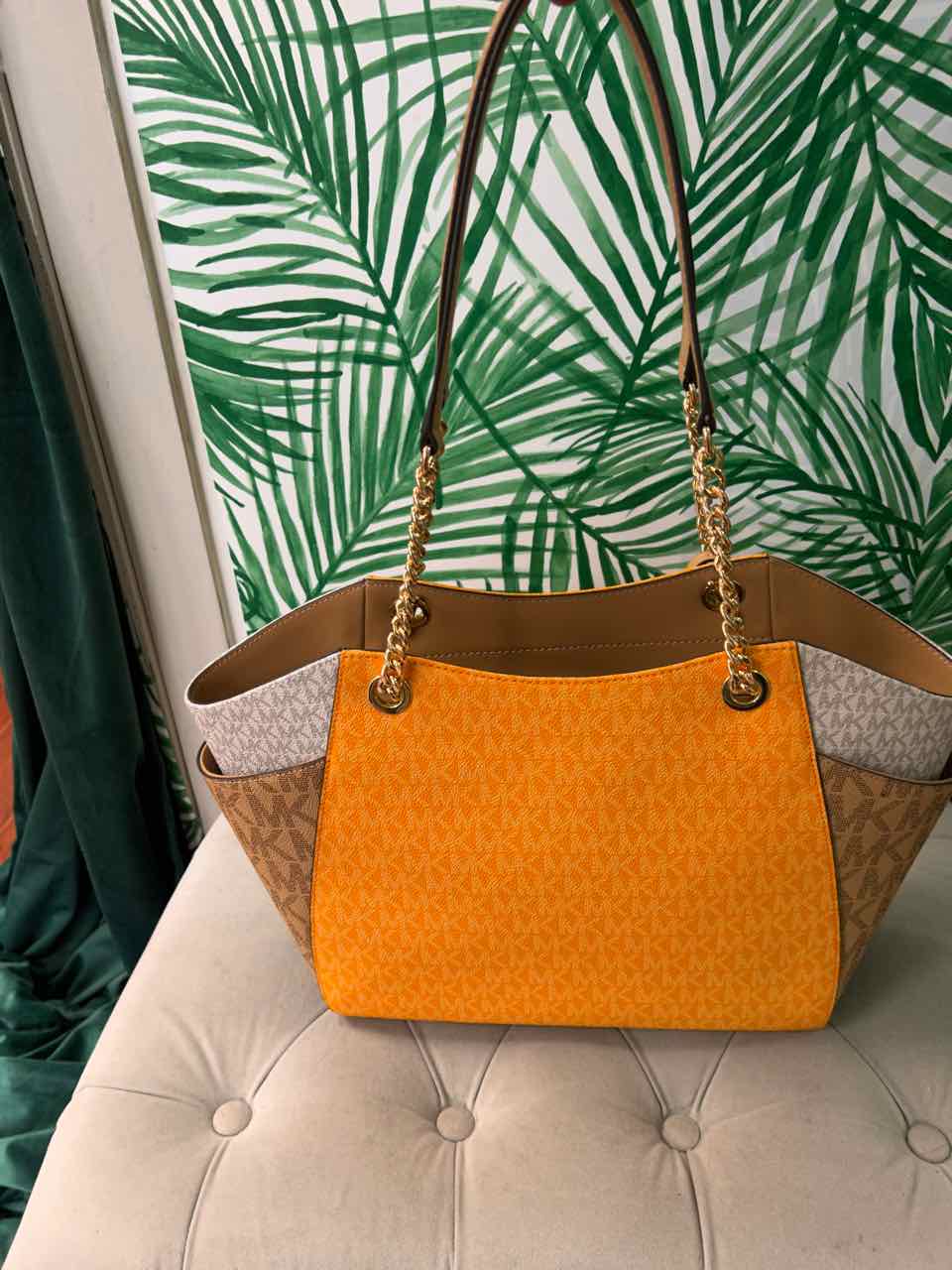 Micheal Kors Orange Purse