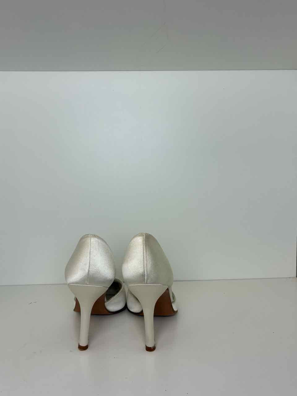 Stuart Weitzman Size 5.5 Ivory Satin Pointed Toe Heels