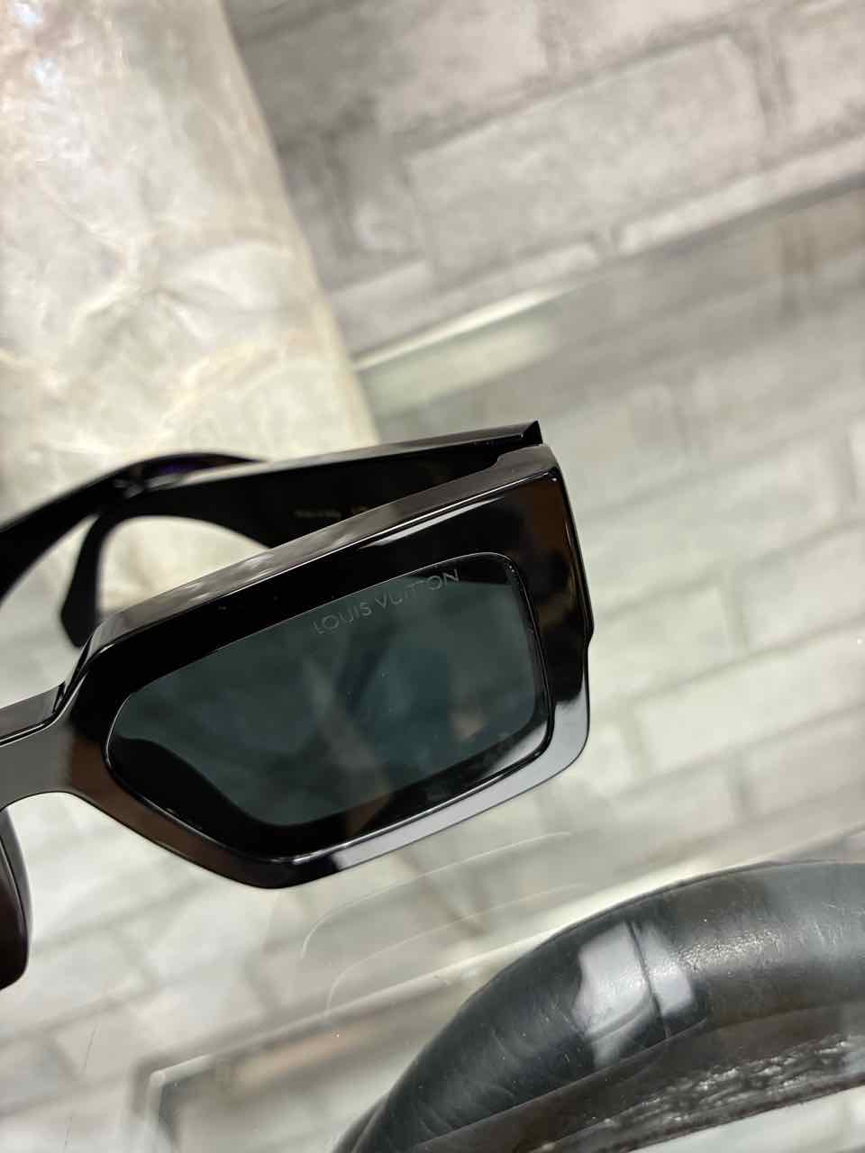 Louis Vuitton LV Clash Square Sunglasses Black/Gold