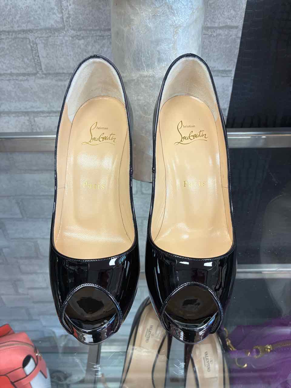 Christian Louboutin Black Leather Shoe Size 6.5 Pumps