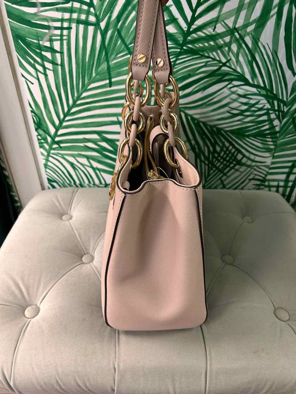 Micheal Kors Cynthia Medium Satchel in Pale Pink Saffiano Leather