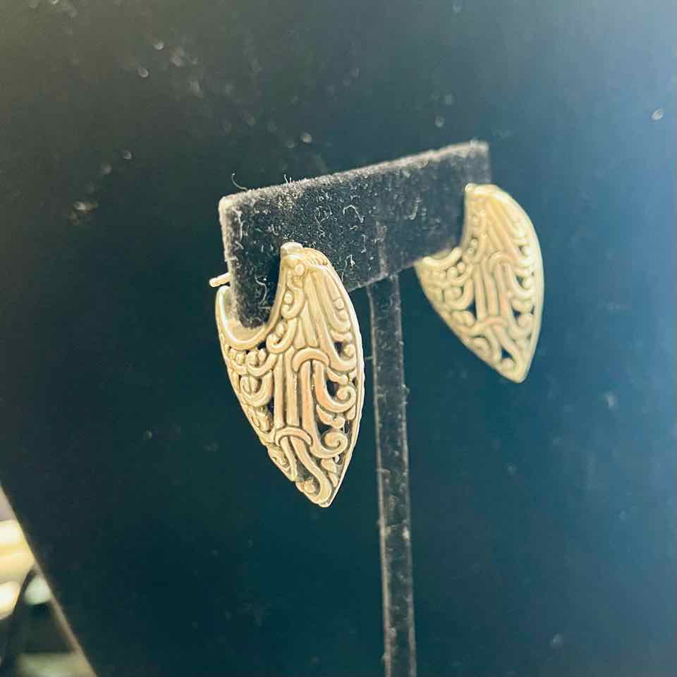 John Hardy  Earrings Vintage Scroll V Design