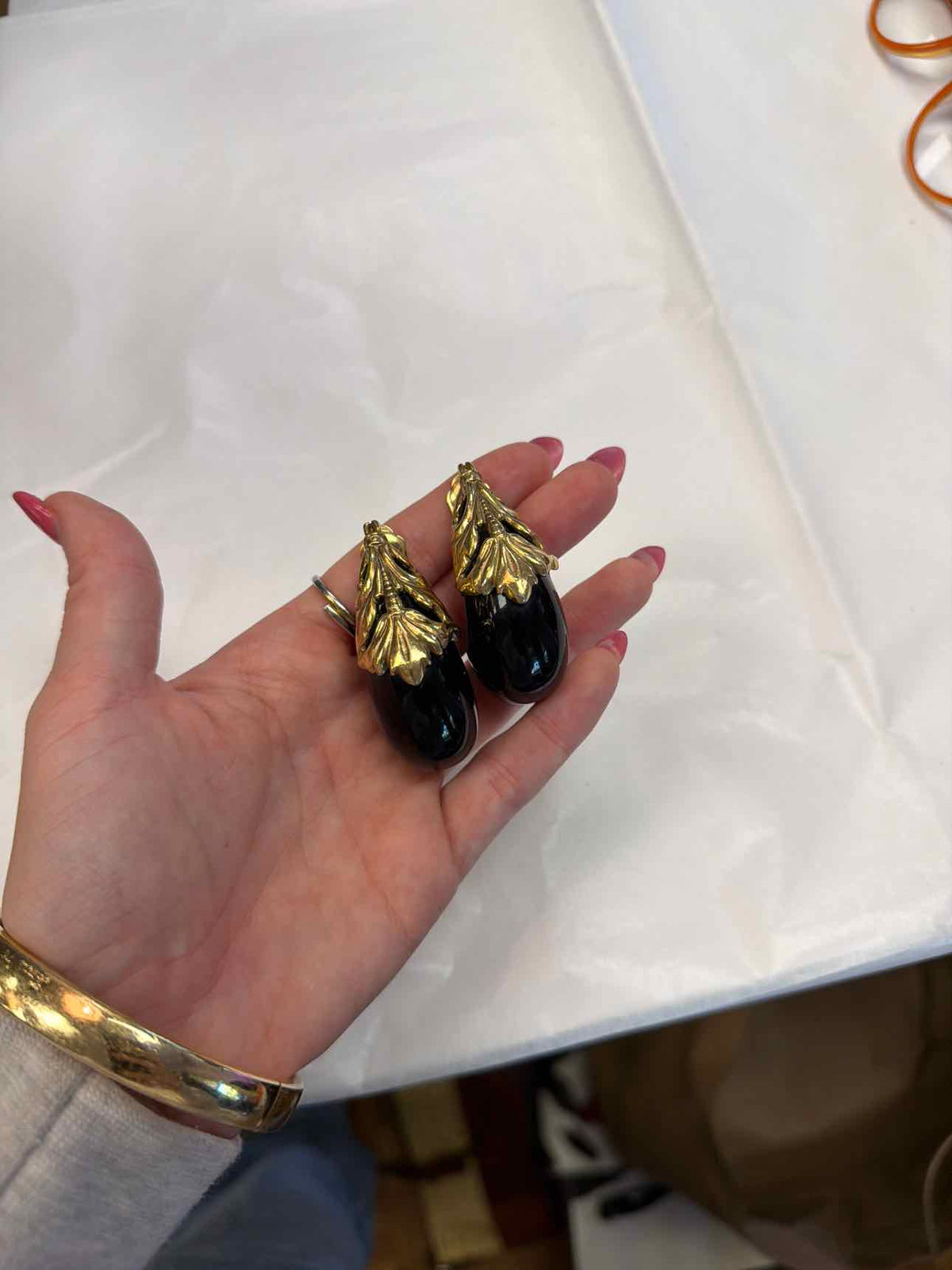 Black and gold droplet clip on