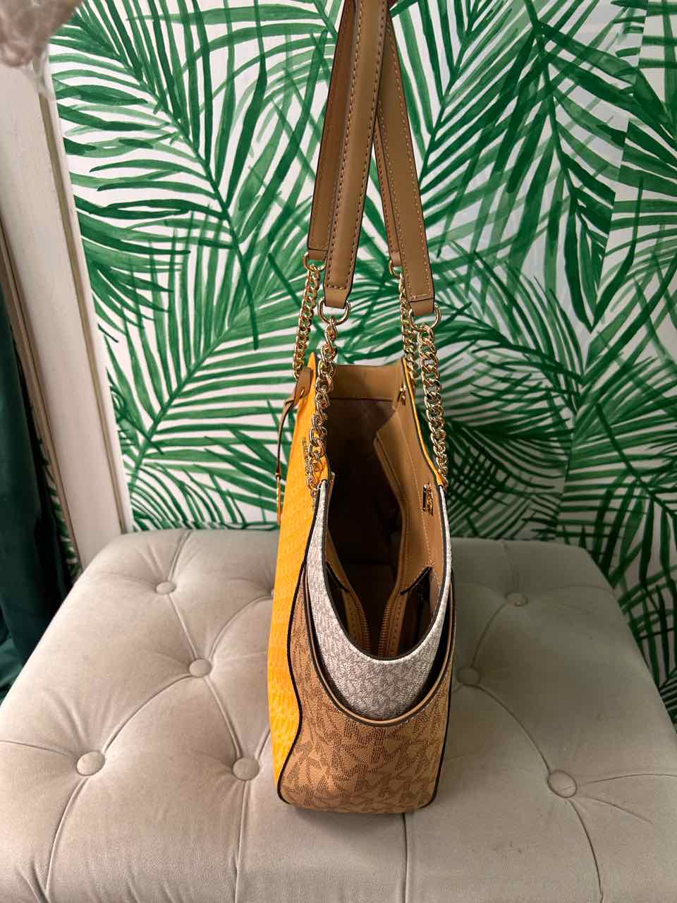 Micheal Kors Orange Purse