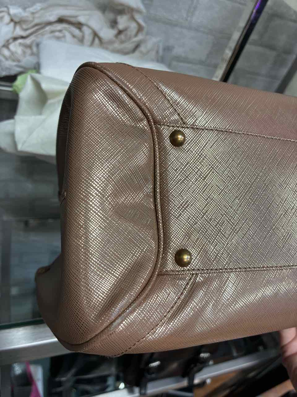 Ferragamo Nicoletta Saffiano Leather gold/bronze purse