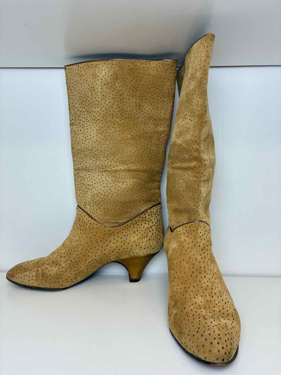 la marca Size 39 Tan Suede Mid-Calf Boots w/ Polka Dot Design and Gold Heels