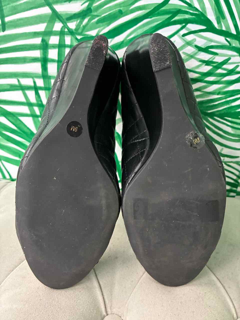 Tory Burch Size 9 Black Quilted Leather Wedge Heels w/ Gold Cap Toes