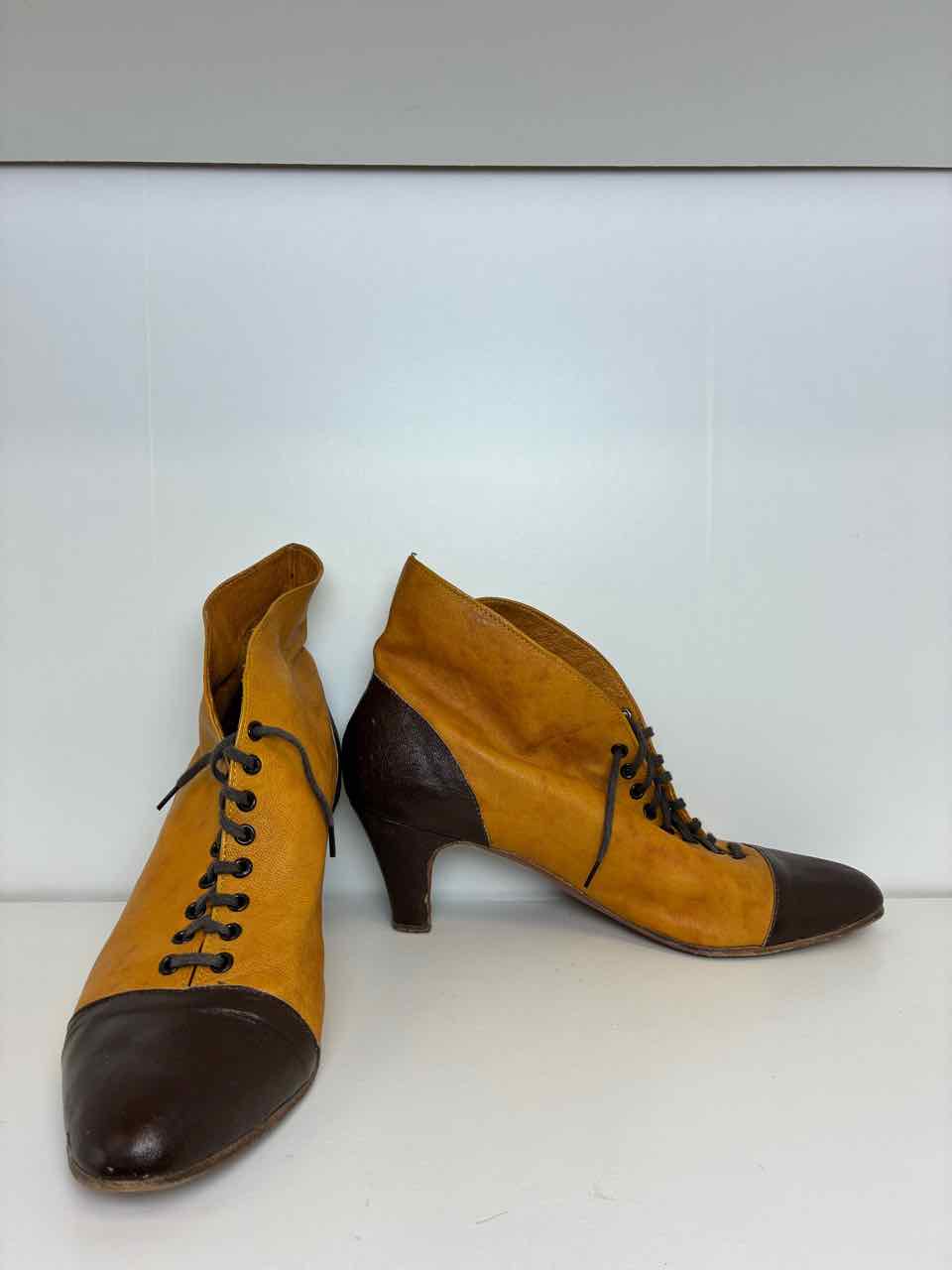 No Brand Size 9 Mustard Yellow and Brown Leather Lace-Up Ankle Boots