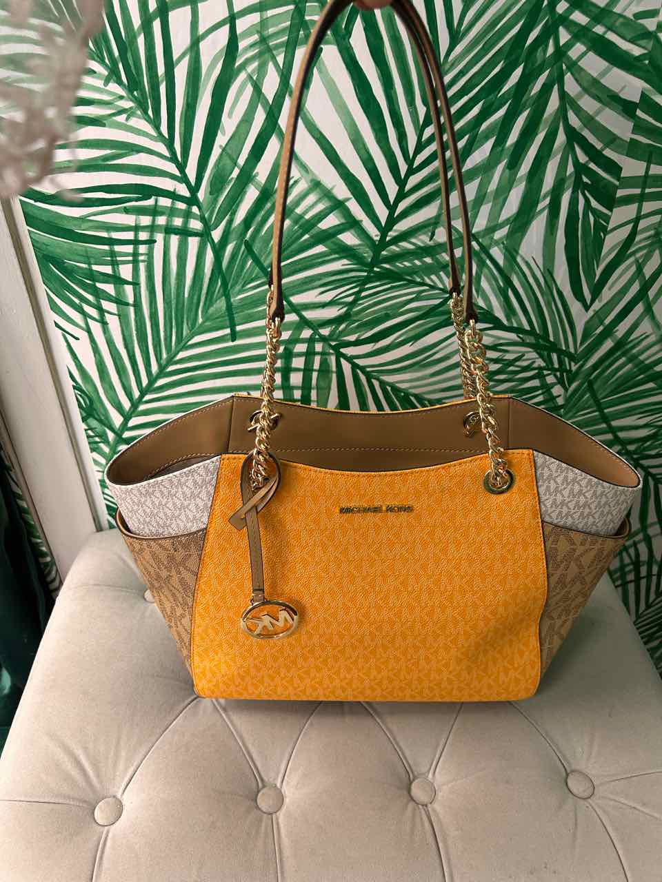 Micheal Kors Orange Purse