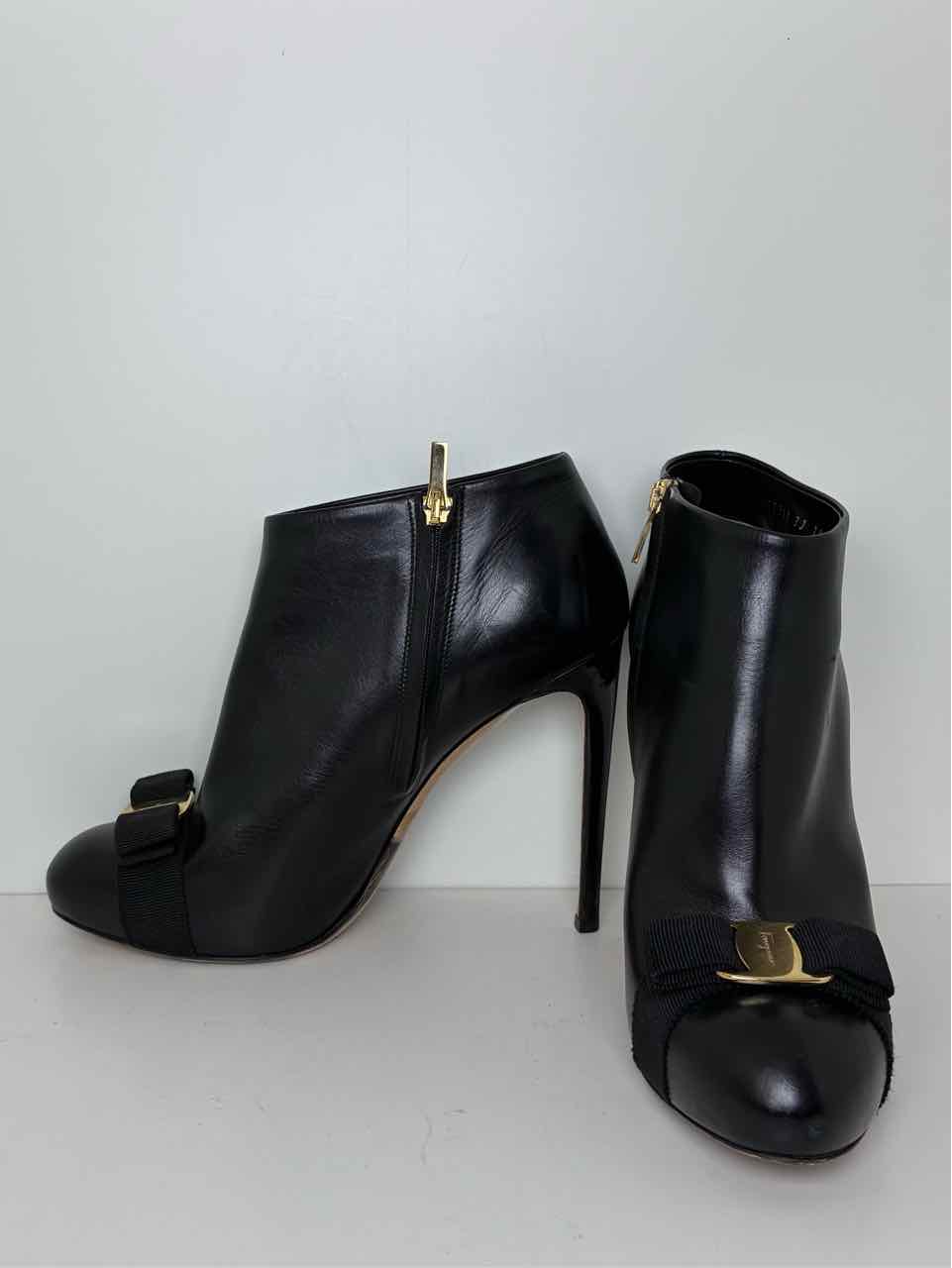Ferragamo Size 9.5 Black Leather Ankle Boots w/ Vara Bow and Gold Buckle