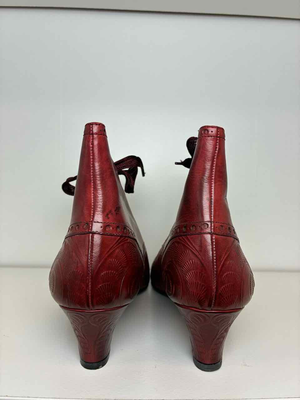 Perry Ellis Vintage Size 9 Leather Burgundy Red Lace-Up Ankle Boots