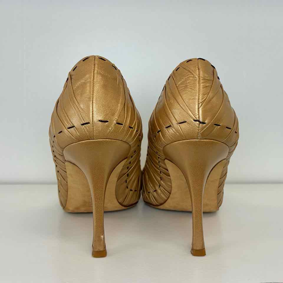 Manolo Bronze Brown Leather Pumps 37/ 6