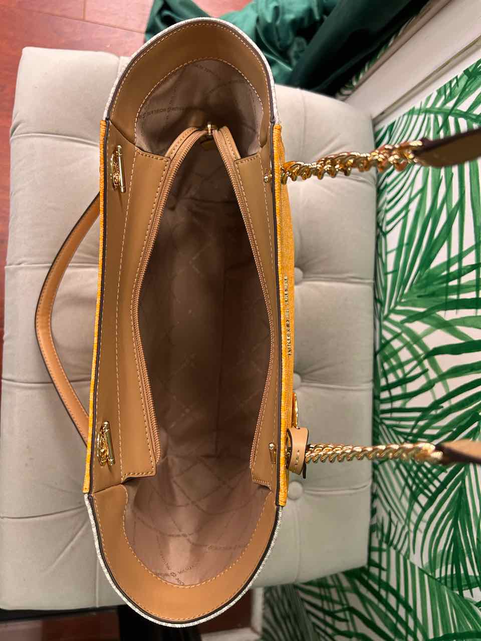Micheal Kors Orange Purse