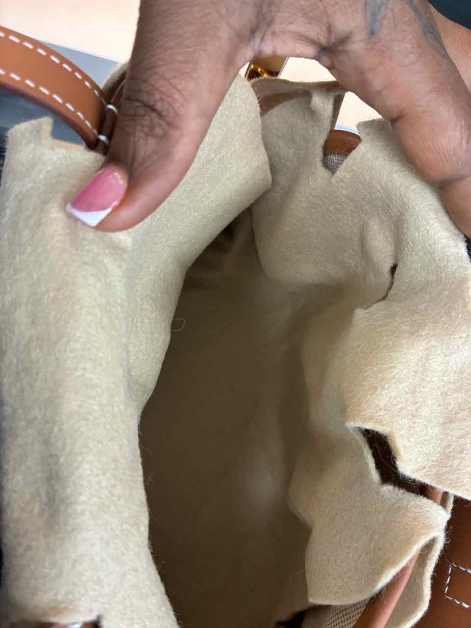 Hermes Tablier Sellier Fauve (Tan) Leather Shoulder or Hand Carry Purse