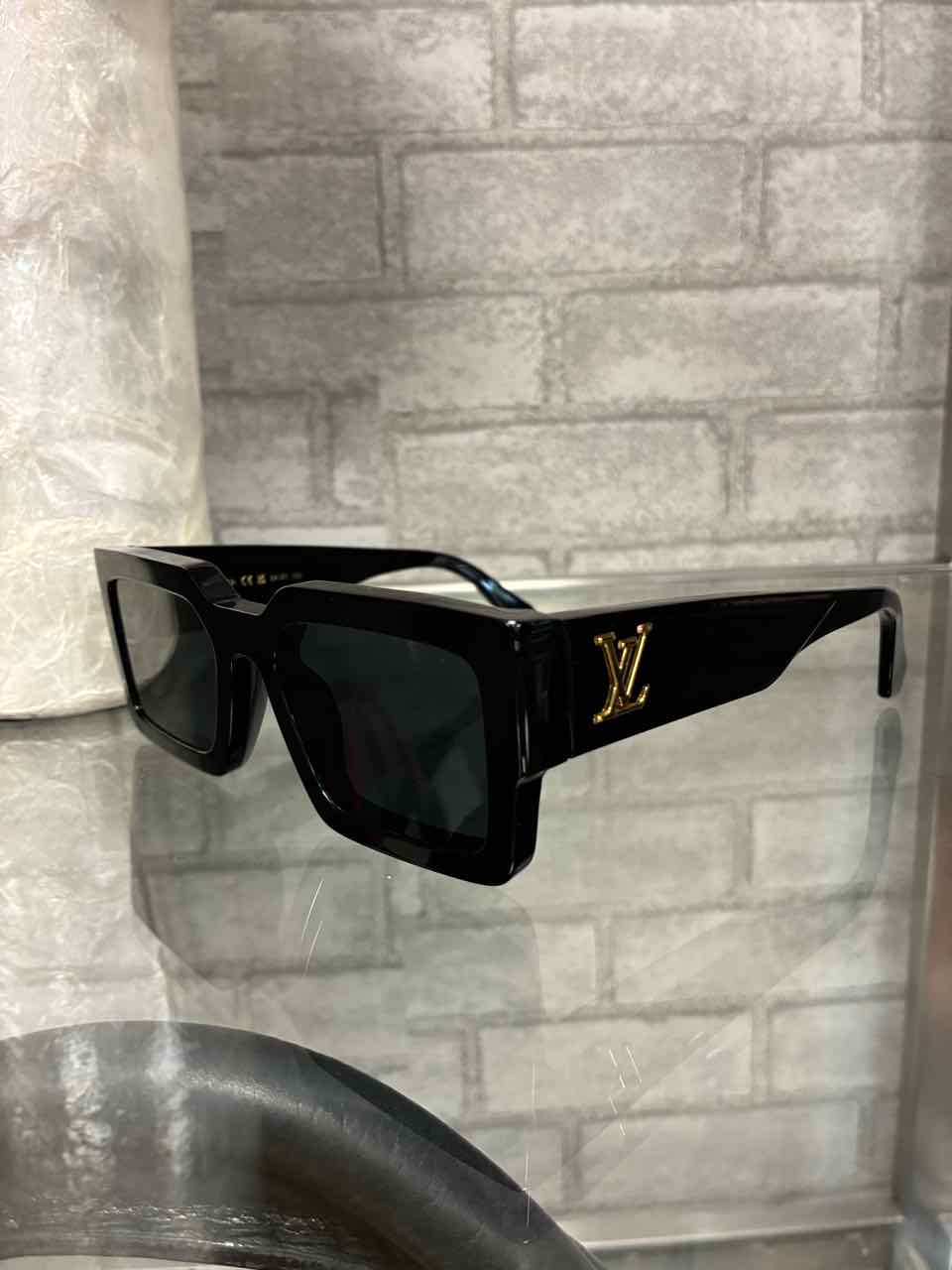 Louis Vuitton LV Clash Square Sunglasses Black/Gold