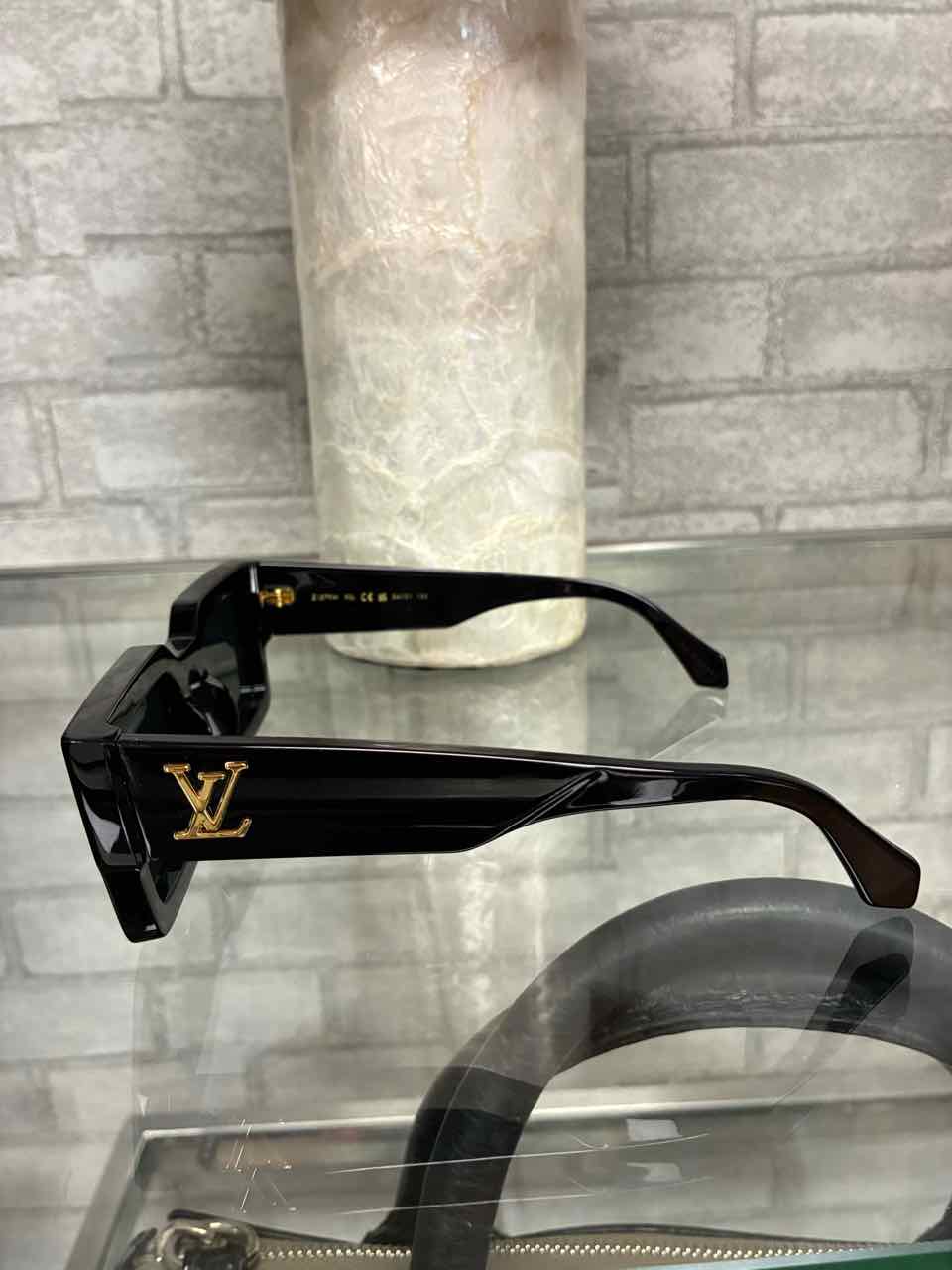 Louis Vuitton LV Clash Square Sunglasses Black/Gold