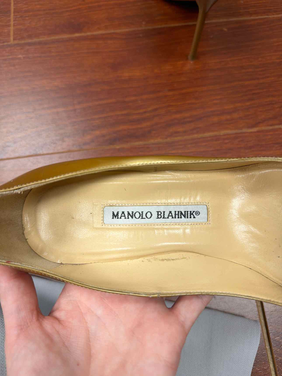 6 Manolo Blahnik Pumps