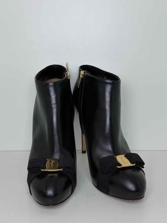 Ferragamo Size 9.5 Black Leather Ankle Boots w/ Vara Bow and Gold Buckle