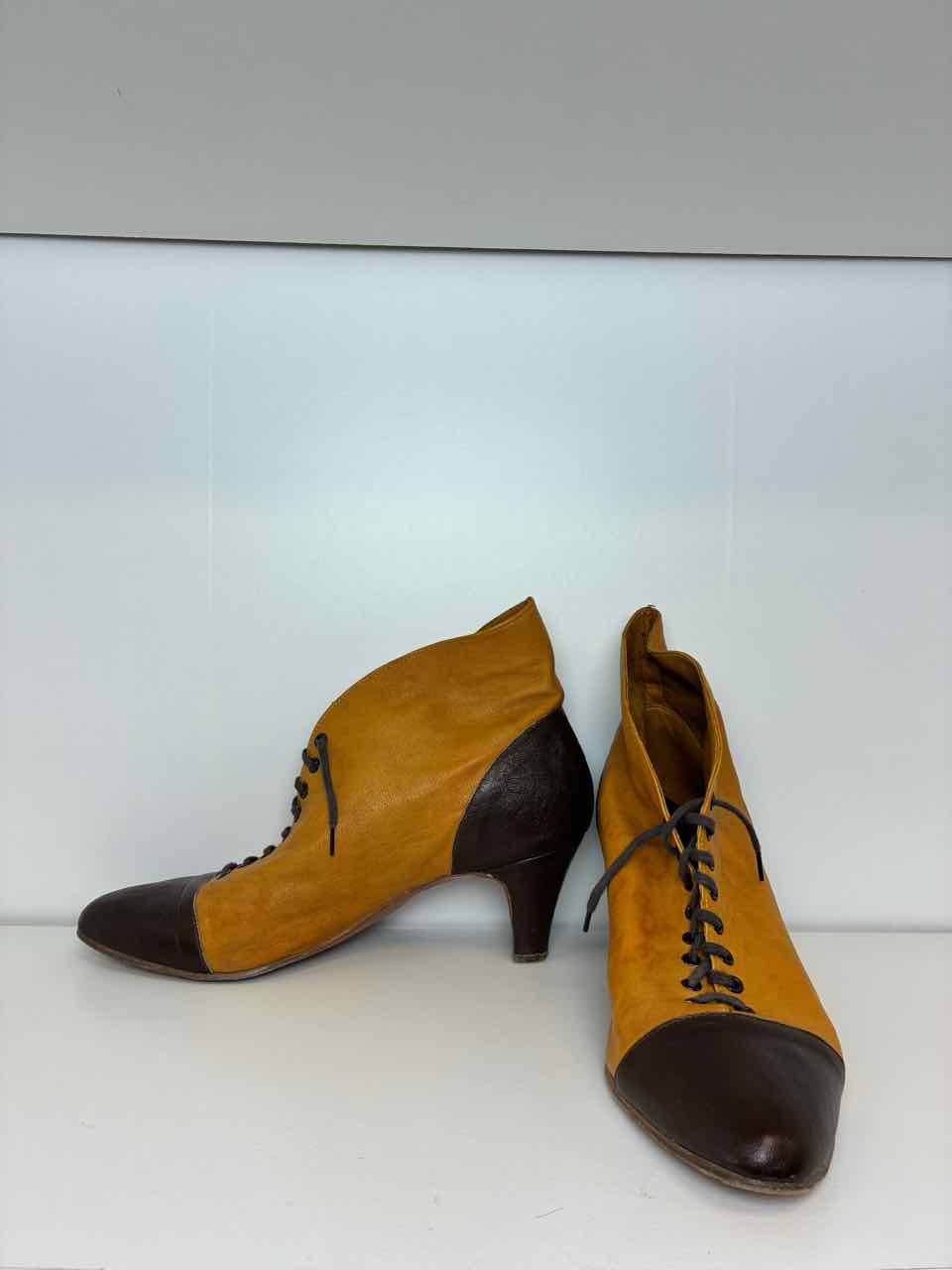 No Brand Size 9 Mustard Yellow and Brown Leather Lace-Up Ankle Boots