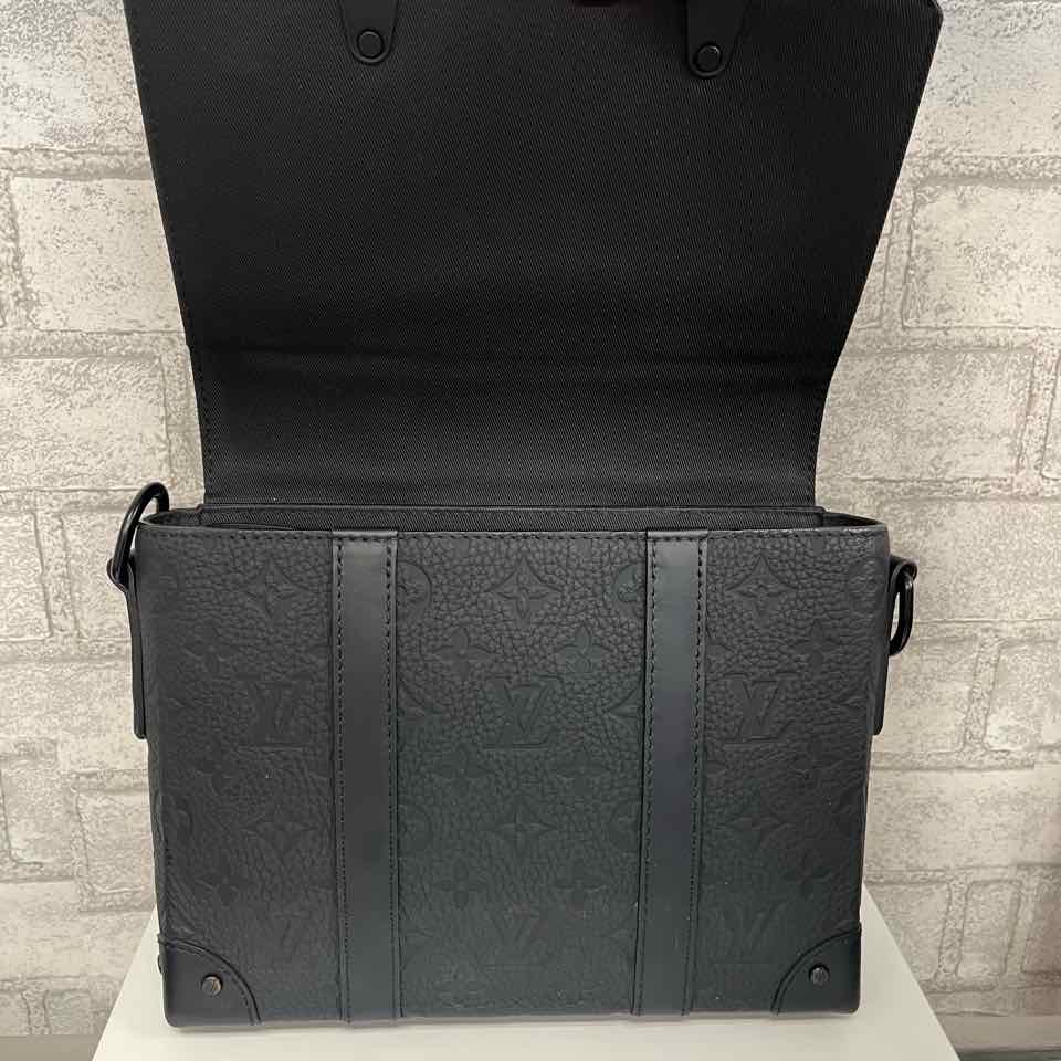 Louis Vuitton Black Taurillon Monogram Trunk Messenger Bag