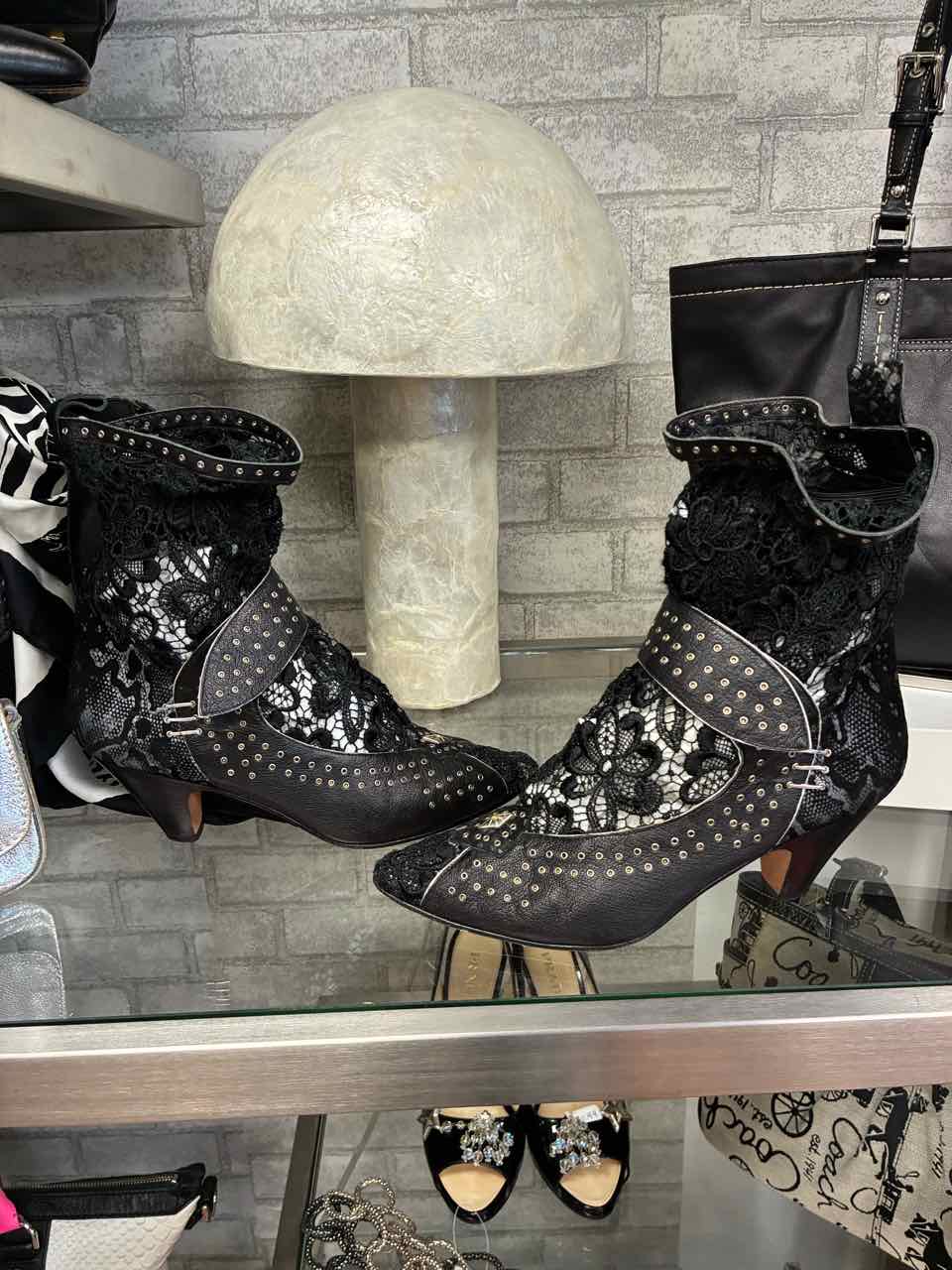 El Vaquero Vintage Black Lace overlay with Leather Trim Boot Size 39