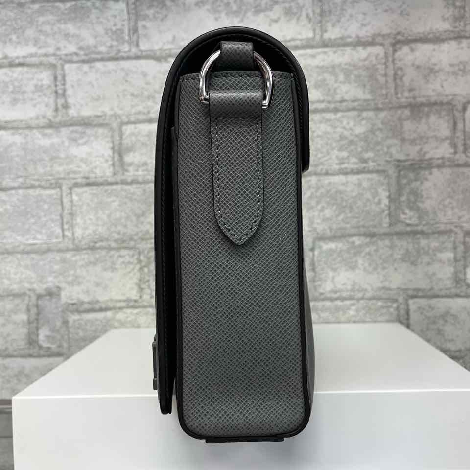 Louis Vuitton Gray Taiga Flap Messanger Bag