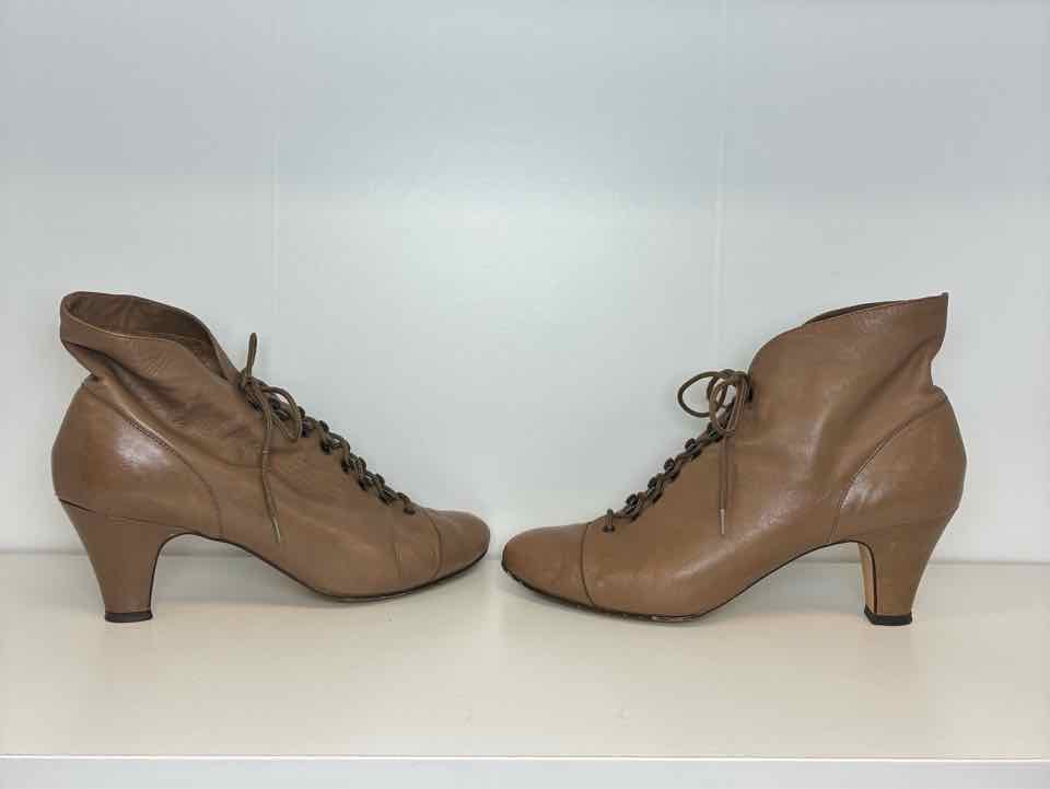 9West Taupe Size 9 Leather Lace-Up Boots