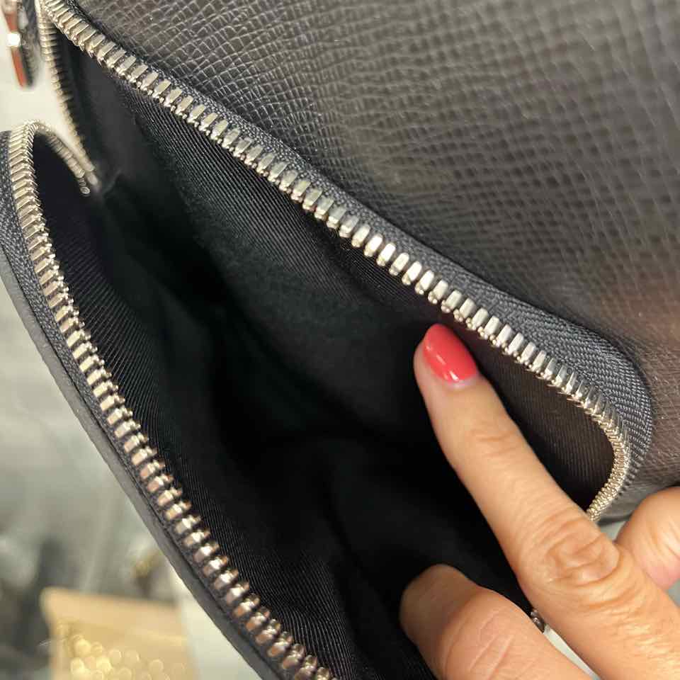Louis Vuitton Unisex Black Purse