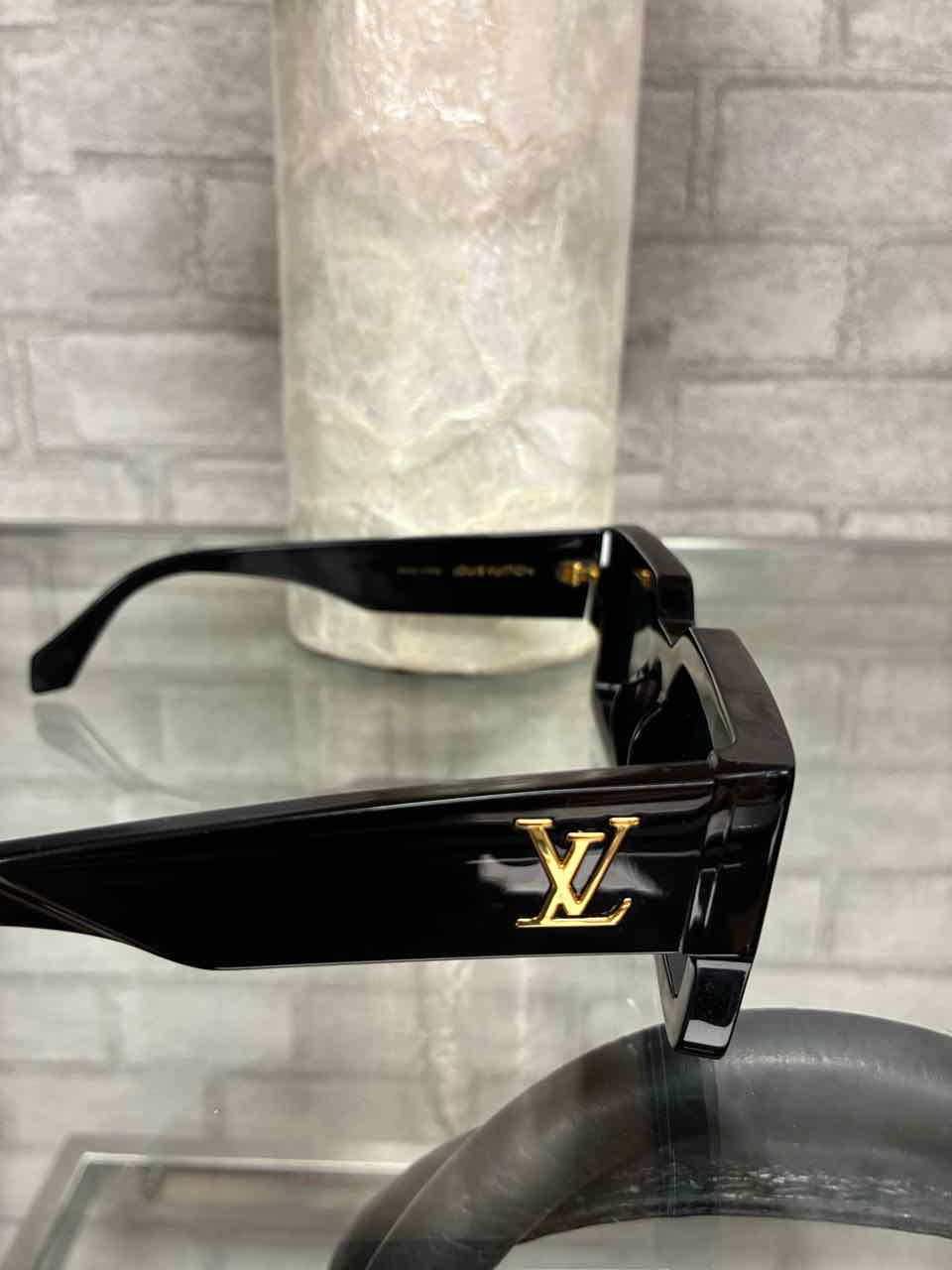 Louis Vuitton LV Clash Square Sunglasses Black/Gold