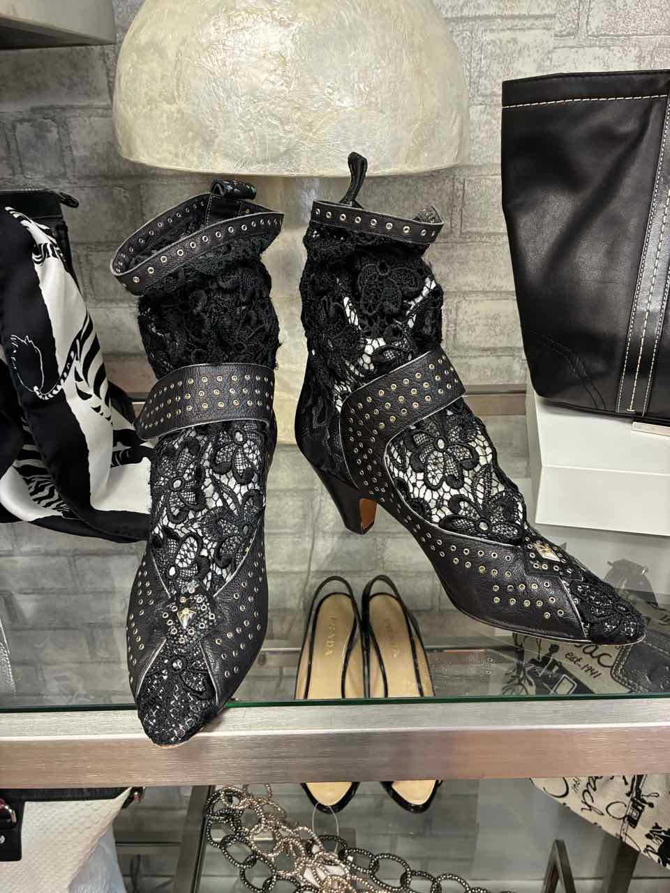 El Vaquero Vintage Black Lace overlay with Leather Trim Boot Size 39