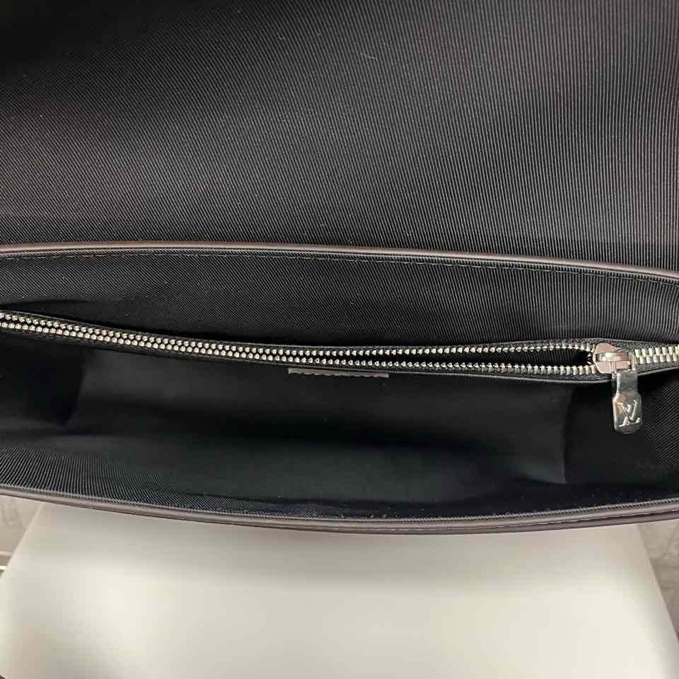 Louis Vuitton Gray Taiga Flap Messanger Bag