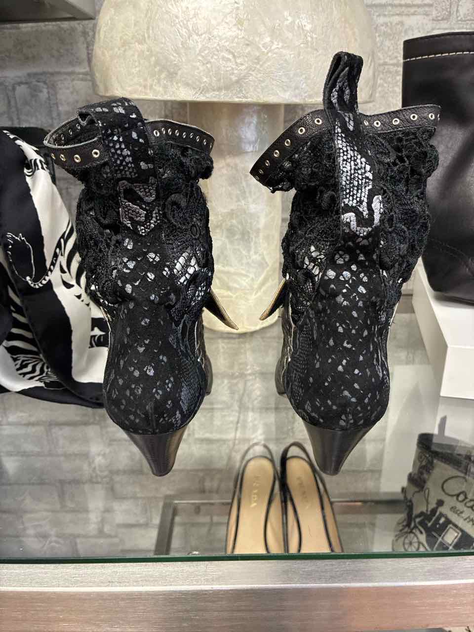 El Vaquero Vintage Black Lace overlay with Leather Trim Boot Size 39