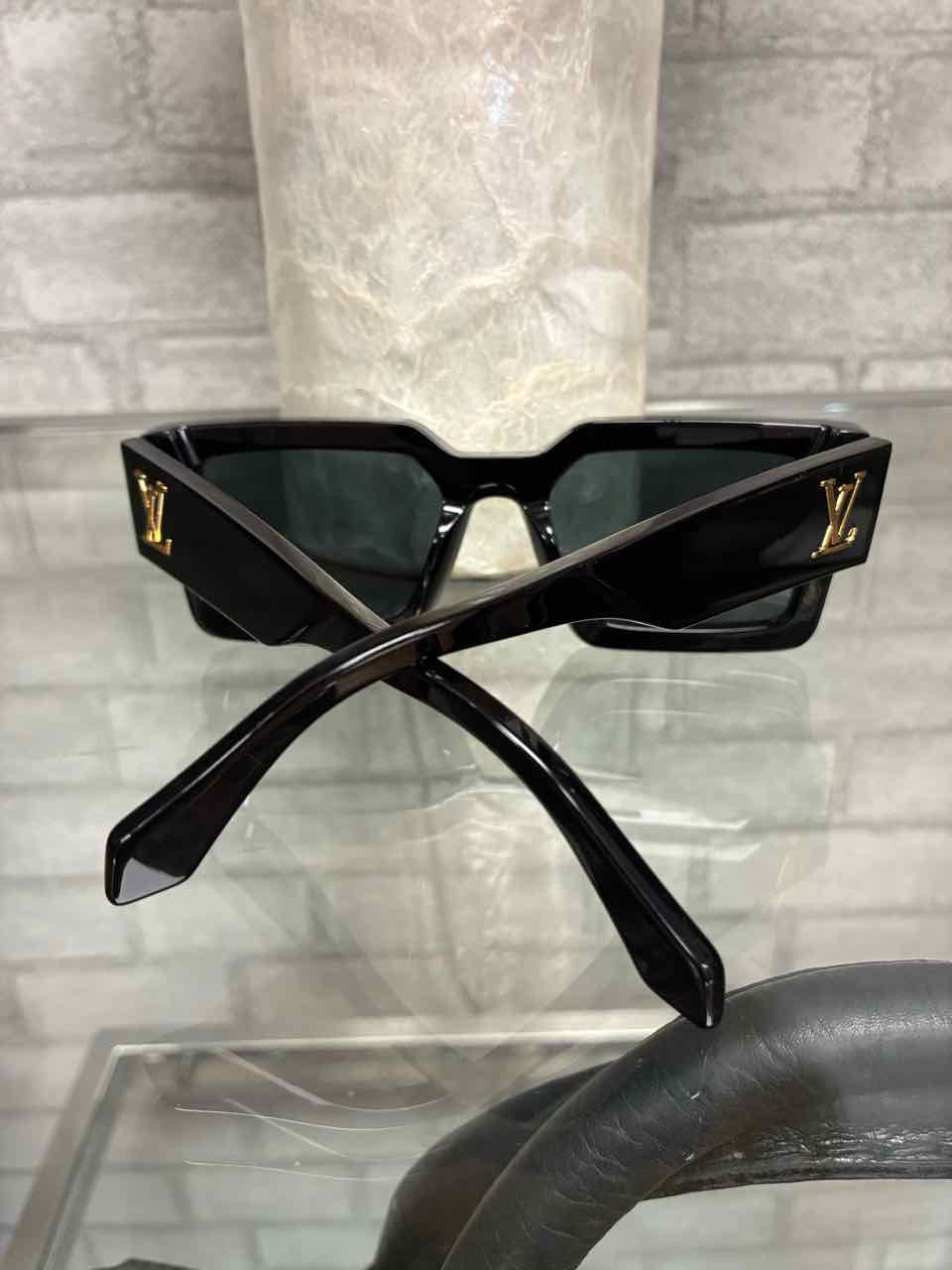 Louis Vuitton LV Clash Square Sunglasses Black/Gold