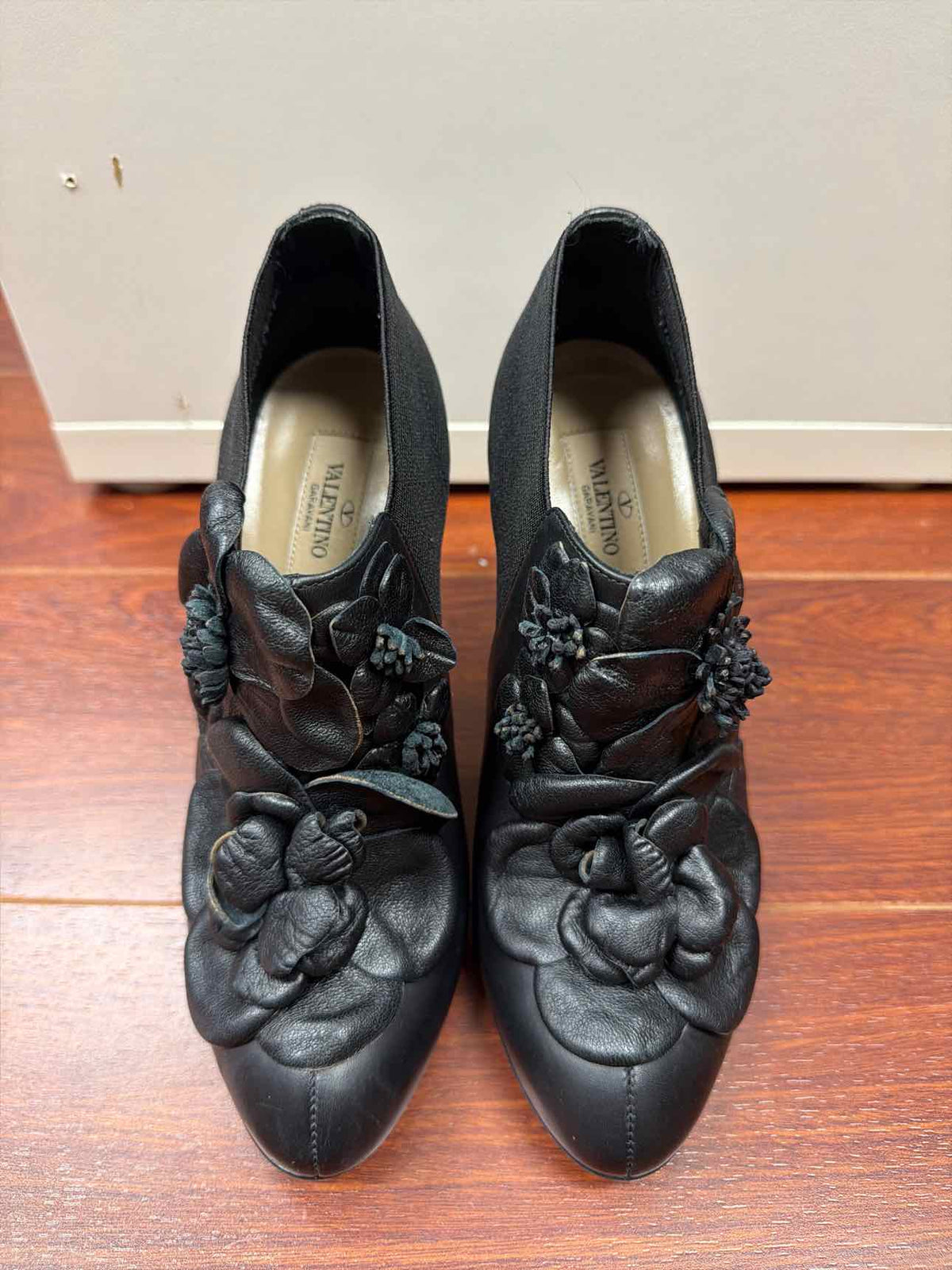 Valentino black heel