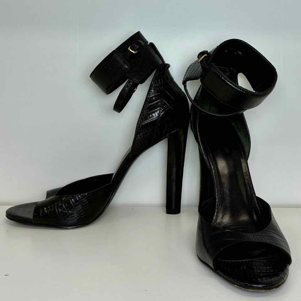 Fendi Snake Skin Pump Black 10.5