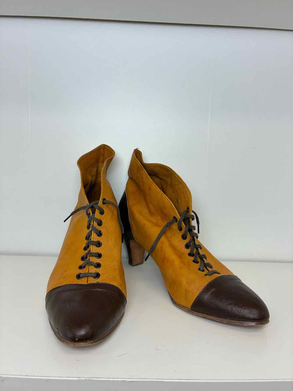 No Brand Size 9 Mustard Yellow and Brown Leather Lace-Up Ankle Boots