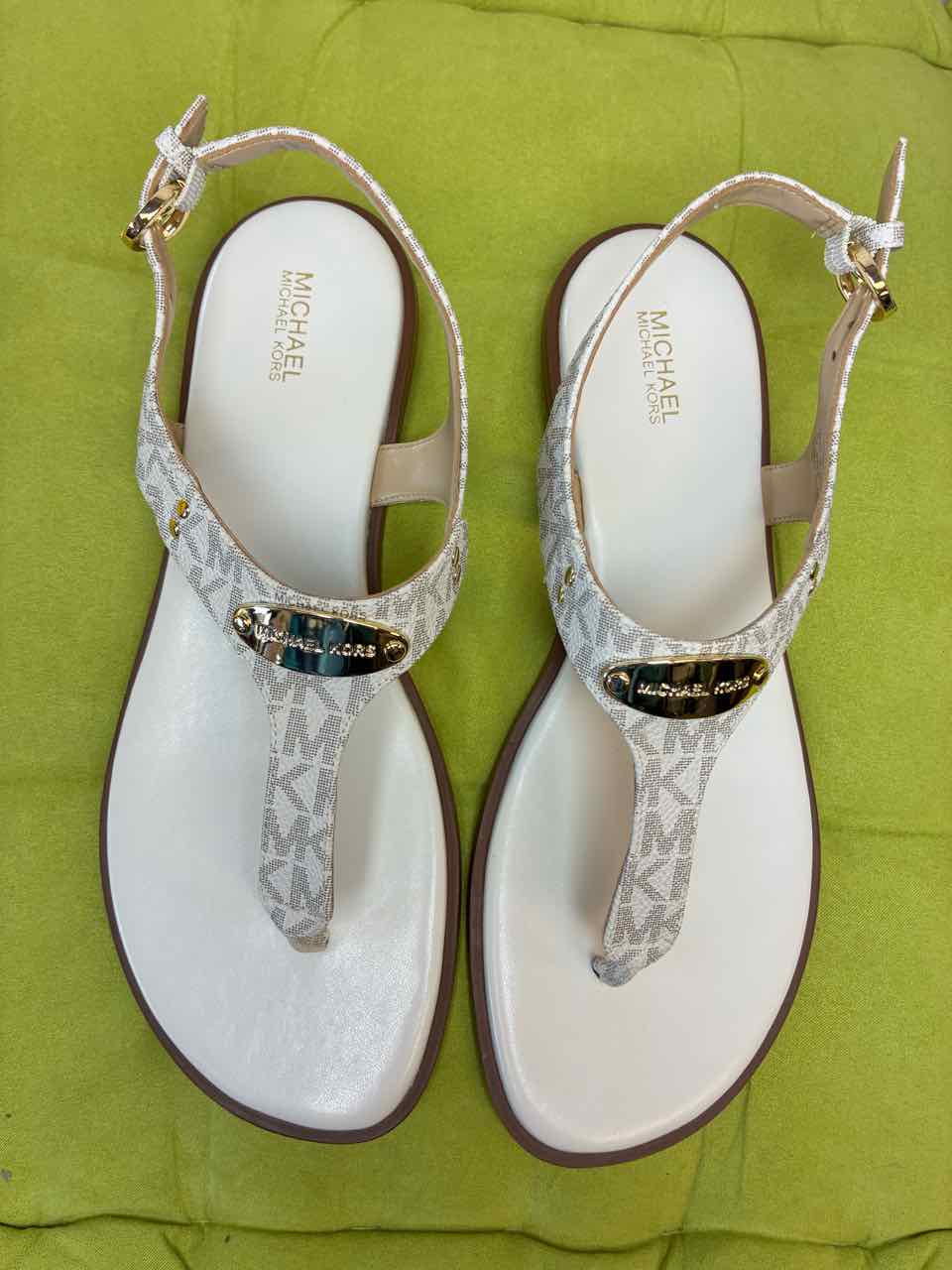 Michael Kors Shoe Size 9.5 Vanilla MK Plate Thong
