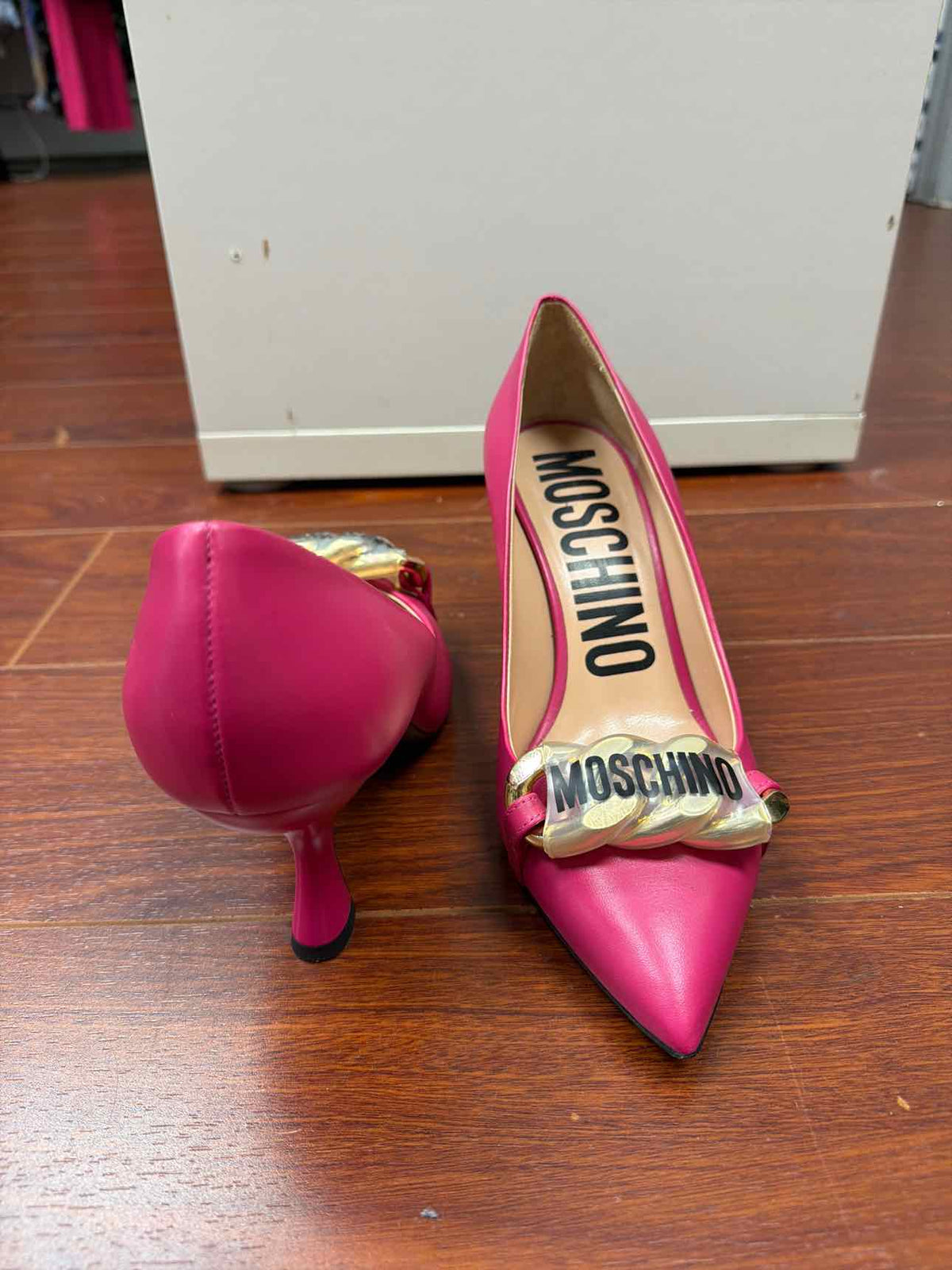Moschino pink pumps