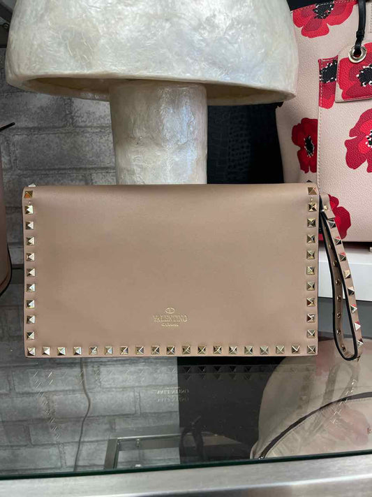 Valentino Garavani Beige Rockstud Foldover Clutch
